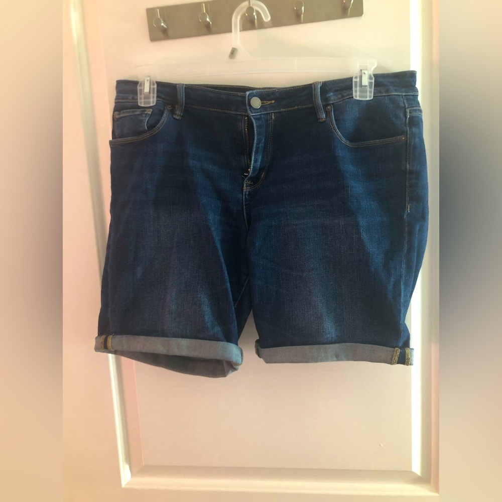 Calvin Klein denim shorts sz 30W GUC